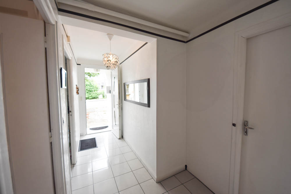LAMBEZELLEC- MAISON DE 97 M2 - 4 CHAMBRES - GRENIER AMENAGEABLE - GARAGE - FENETRES PVC - VOLETS ELECTRIQUES - DPE D - JARDIN 360 M2 photo 5