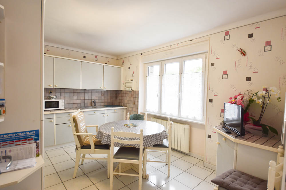 LAMBEZELLEC- MAISON DE 97 M2 - 4 CHAMBRES - GRENIER AMENAGEABLE - GARAGE - FENETRES PVC - VOLETS ELECTRIQUES - DPE D - JARDIN 360 M2 photo 3