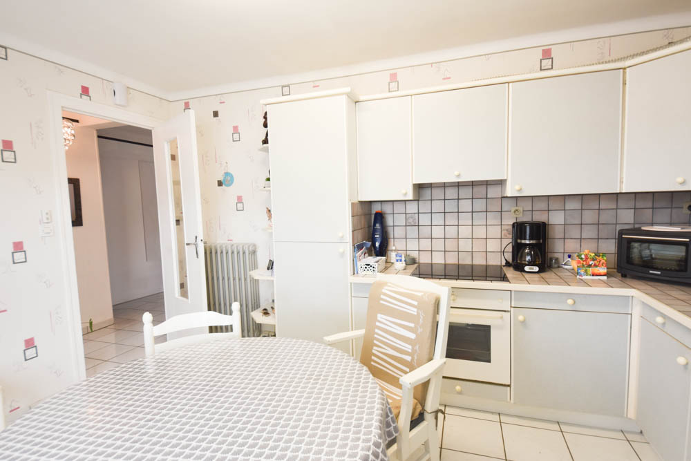 LAMBEZELLEC- MAISON DE 97 M2 - 4 CHAMBRES - GRENIER AMENAGEABLE - GARAGE - FENETRES PVC - VOLETS ELECTRIQUES - DPE D - JARDIN 360 M2 photo 4