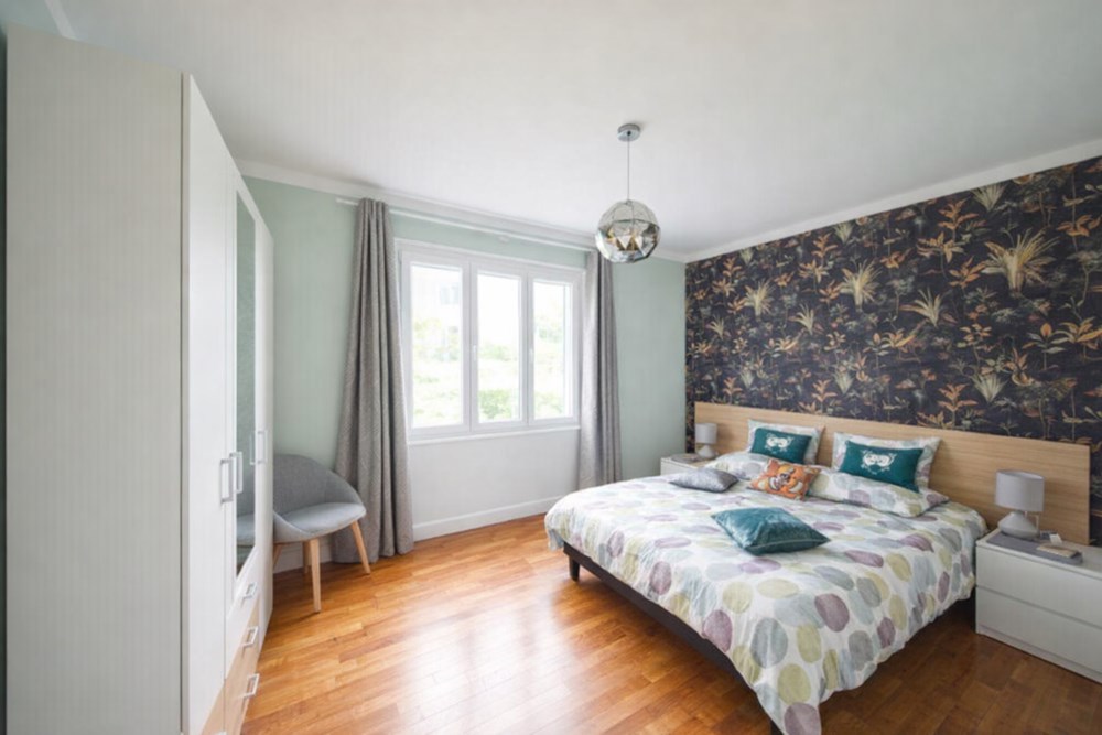 LAMBEZELLEC- MAISON DE 97 M2 - 4 CHAMBRES - GRENIER AMENAGEABLE - GARAGE - FENETRES PVC - VOLETS ELECTRIQUES - DPE D - JARDIN 360 M2 photo 4