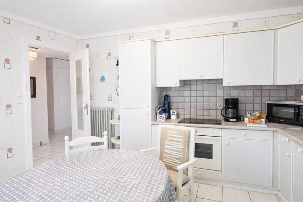 LAMBEZELLEC- MAISON DE 97 M2 - 4 CHAMBRES - GRENIER AMENAGEABLE - GARAGE - FENETRES PVC - VOLETS ELECTRIQUES - DPE D - JARDIN 360 M2 photo 3
