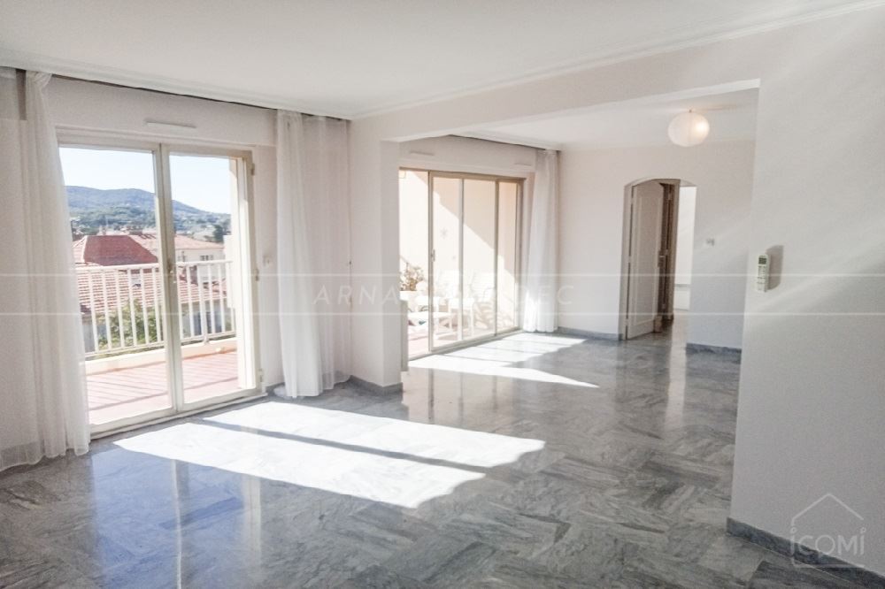 APPARTEMENT T5 TRAVERSANT - RESIDENCE STANDING - TERRASSE AVEC STORE BAN - ASCENSEUR - CAVE - CALME - VUE PANORAMIQUE - PARKING - RARE photo 3