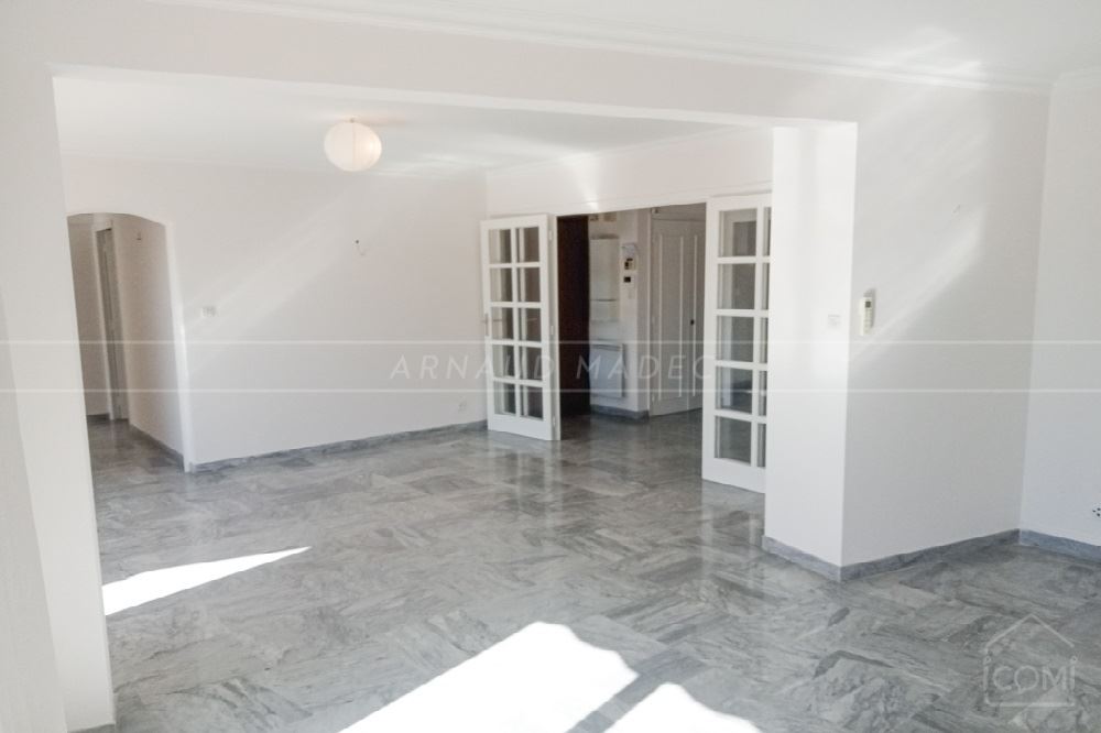 APPARTEMENT T5 TRAVERSANT - RESIDENCE STANDING - TERRASSE AVEC STORE BAN - ASCENSEUR - CAVE - CALME - VUE PANORAMIQUE - PARKING - RARE photo 4