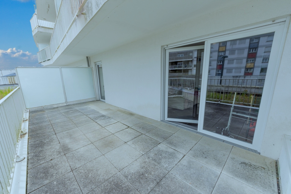 APPARTEMENT T2 41M² - 1 CHAMBRE - DALLE BETON - TERRASSE - PLACE DE PARKING - ACCES PMR - ASCENSEUR photo 5