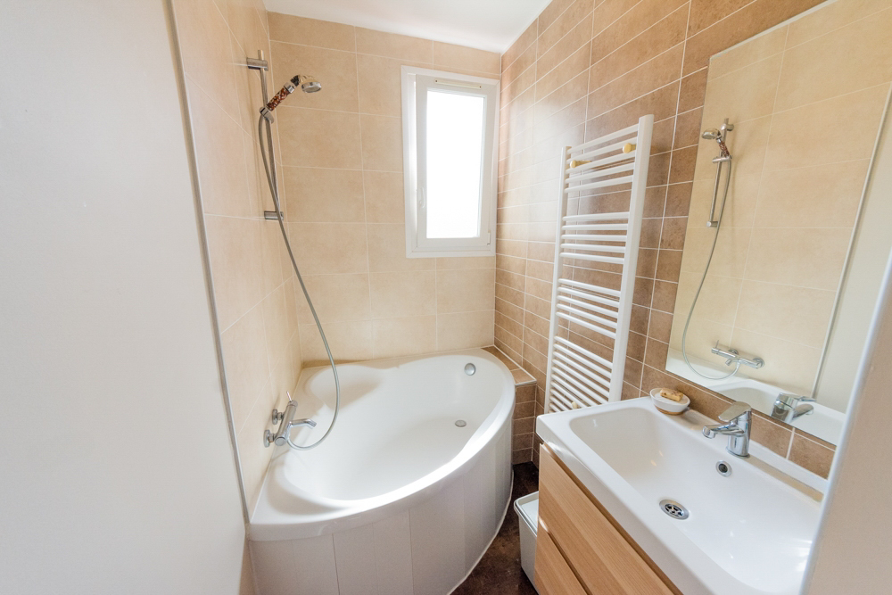 APPARTEMENT T3 62M² - 2 CHAMBRES - CAVE - DALLE BETON - BEAU POTENTIEL - CHAUDIERE GAZ RECENTE photo 4