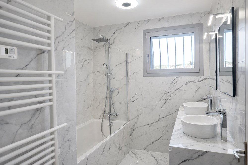 MAISON DE REVE AVEC 4/5 CHAMBRES - PROXIMITE COMMODITES - PISCINE BALINAISE - TERRAIN CLOS DE MUR - COUP DE COEUR - A SAISIR photo 5