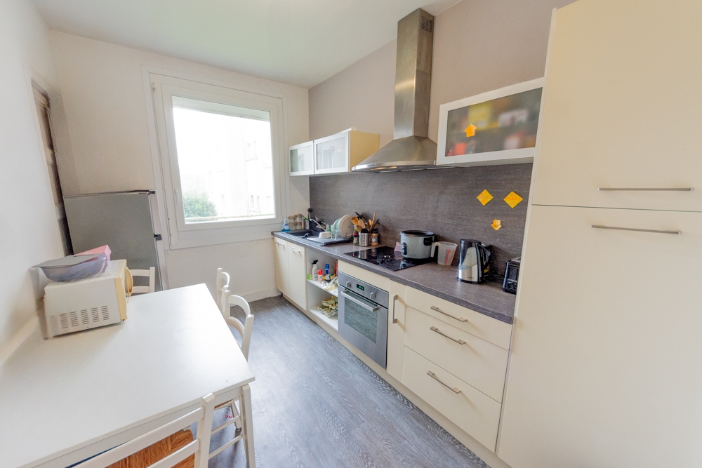 APPARTEMENT 77M² T3 - 2 CHAMBRES - DALLE BETON - CAVE - DUPLEX - BEAU POTENTIEL photo 3
