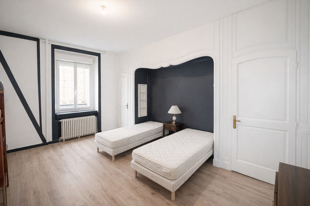 APPARTEMENT - CENTRE VILLE - BEAUX VOLUMES - 2 CHAMBRES - IDEALEMENT SITUE - FAIBLES CHARGES photo 5