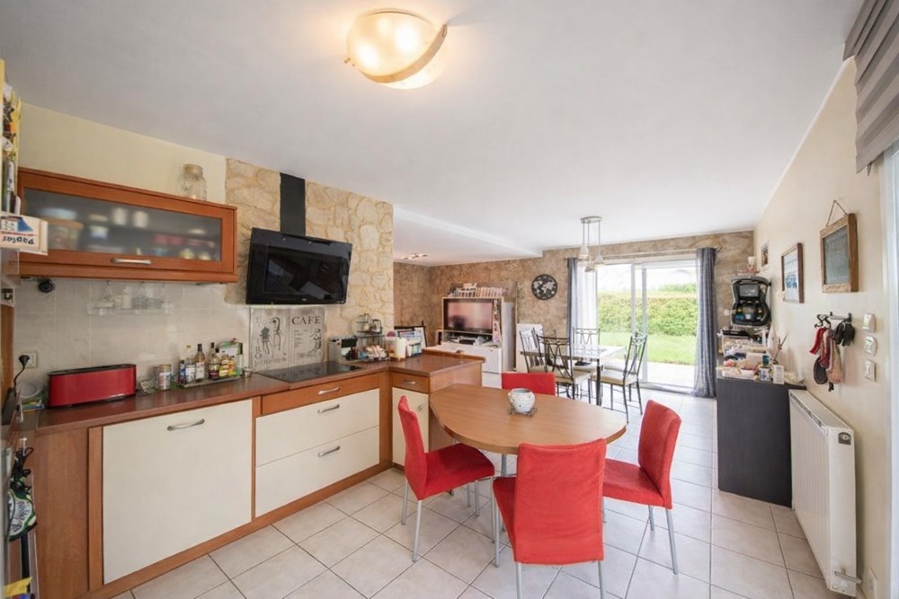 MAISON T6 - 4 CHAMBRES - ANNEE 2006 - GARAGE - TERRAIN 880M² - PIECE DE VIE DE 41 M² - 5 MINUTES AXE RN12/LANDIVISIAU photo 5