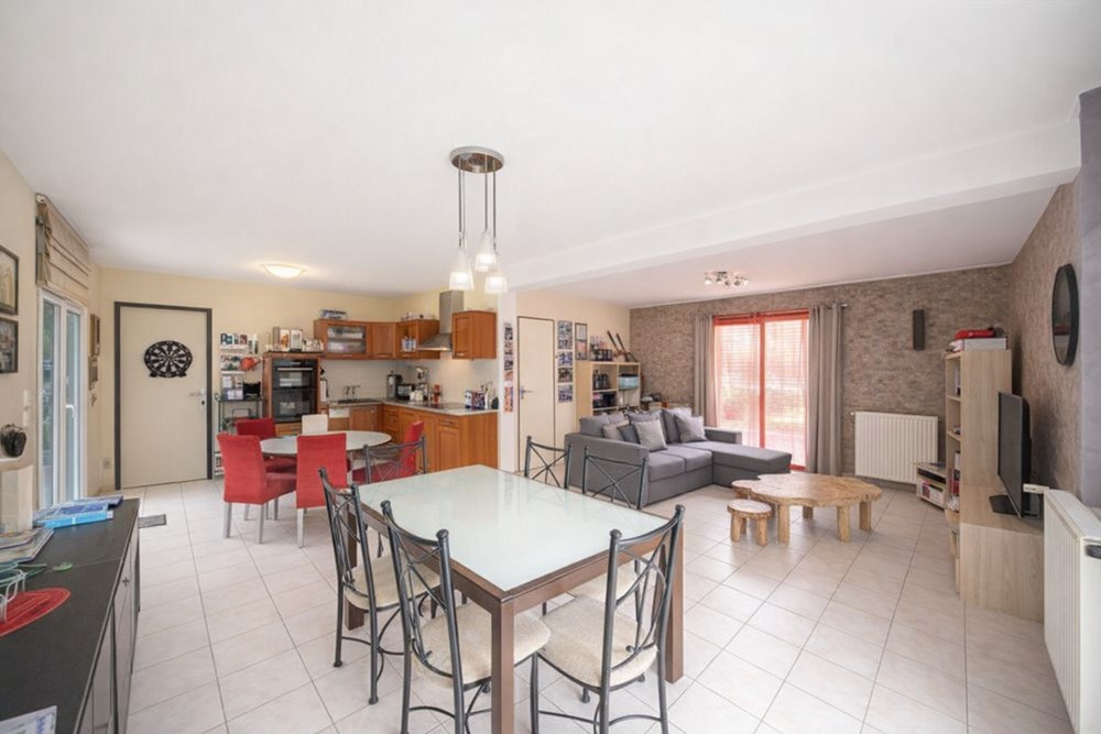 MAISON T6 - 4 CHAMBRES - ANNEE 2006 - GARAGE - TERRAIN 880M² - PIECE DE VIE DE 41 M² - 5 MINUTES AXE RN12/LANDIVISIAU photo 4