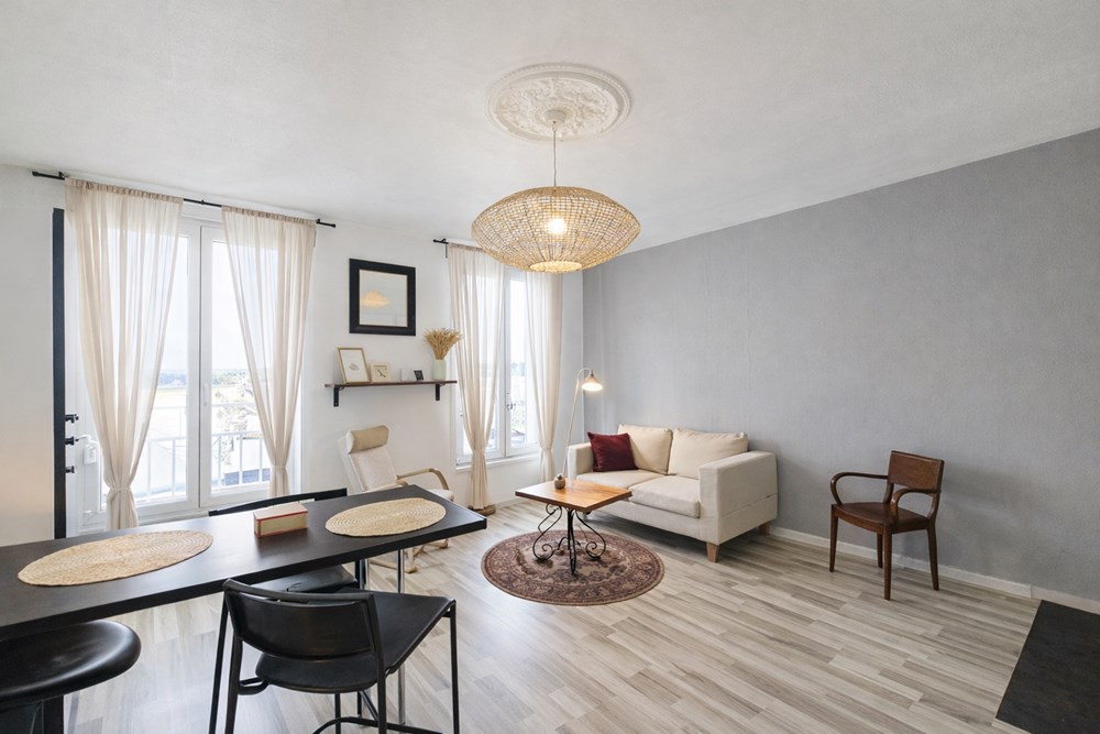 APPARTEMENT T2 - DERNIER ETAGE - VUE MER - BELLE PIECE DE VIE AVEC CUISINE US - RANGEMENT - RARE - COUP DE COEUR photo 3
