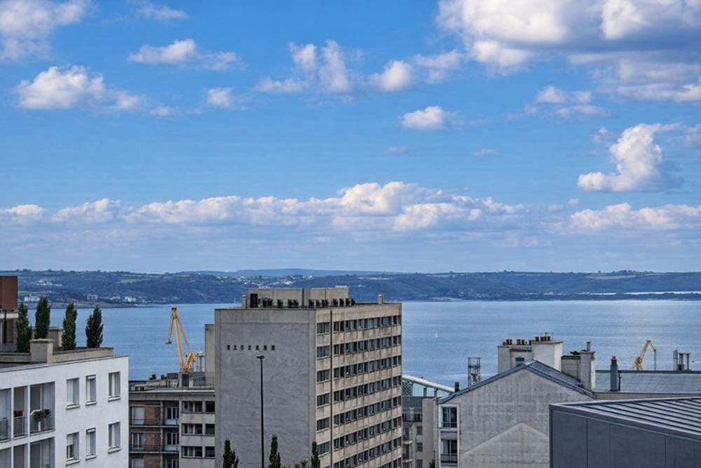APPARTEMENT T2 - DERNIER ETAGE - VUE MER - BELLE PIECE DE VIE AVEC CUISINE US - RANGEMENT - RARE - COUP DE COEUR