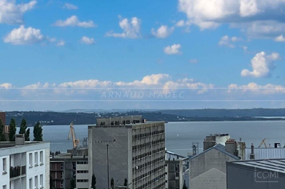 APPARTEMENT T2 - DERNIER ETAGE - VUE MER - BELLE PIECE DE VIE AVEC CUISINE US - RANGEMENT - RARE - COUP DE COEUR