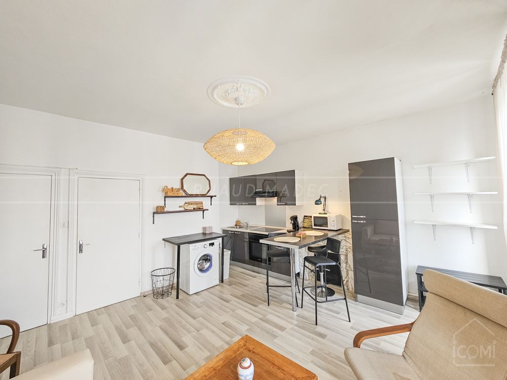 APPARTEMENT T2 - DERNIER ETAGE - VUE MER - BELLE PIECE DE VIE AVEC CUISINE US - RANGEMENT - RARE - COUP DE COEUR photo 5