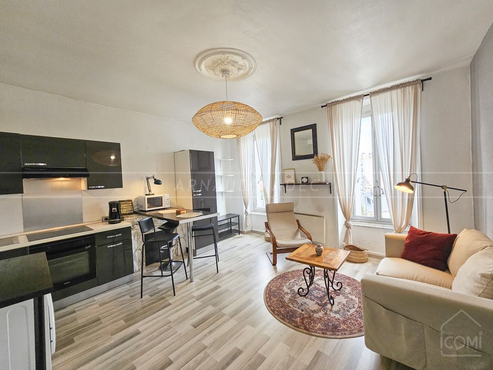 APPARTEMENT T2 - DERNIER ETAGE - VUE MER - BELLE PIECE DE VIE AVEC CUISINE US - RANGEMENT - RARE - COUP DE COEUR photo 2