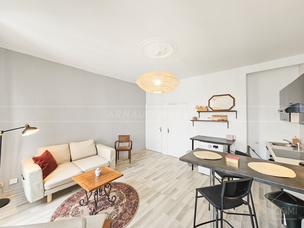 APPARTEMENT T2 - DERNIER ETAGE - VUE MER - BELLE PIECE DE VIE AVEC CUISINE US - RANGEMENT - RARE - COUP DE COEUR photo 4