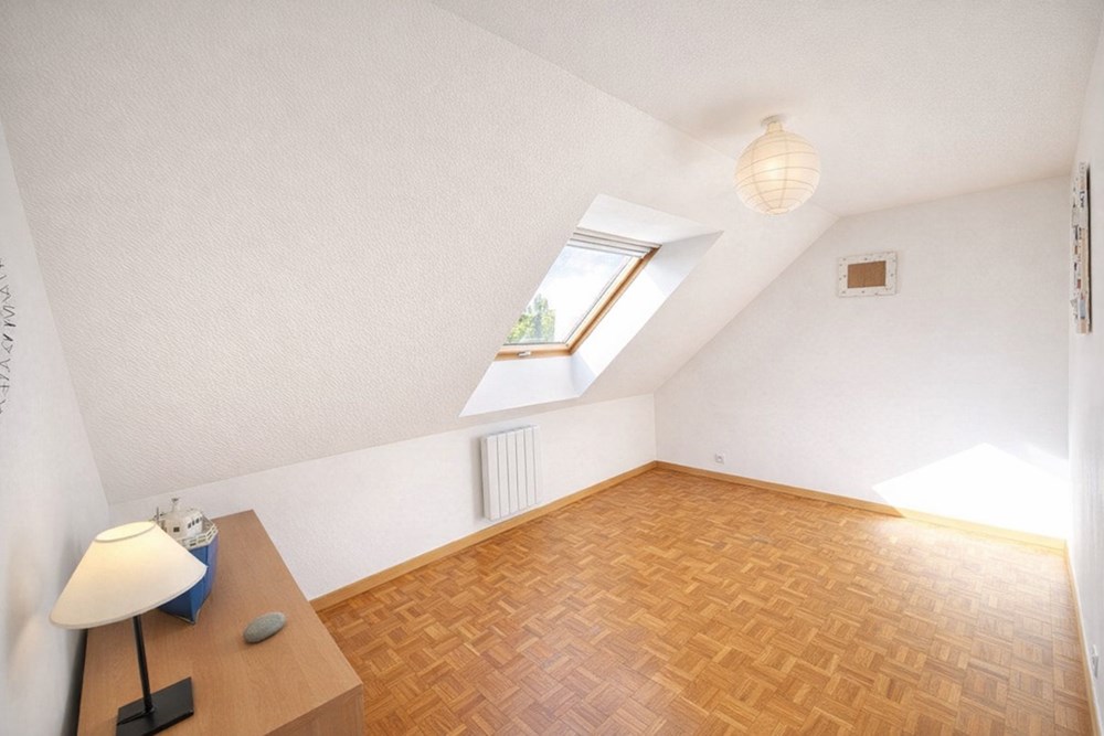 APPARTEMENT T3 - 2 EME ET DERNIER ETAGE - 2 BELLES CHAMBRES - JARDIN PRIVATIF - BOX - COPROPRIETE DE 3 APT - DPE C/A photo 4