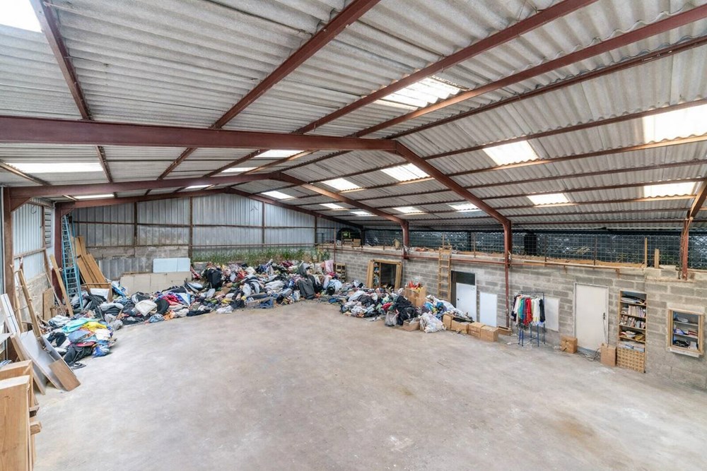– HANGAR AMENAGE – STOCKAGE DE 500 M² +HABITATION (SOUS CONDITION)– STRUCTURE METALLIQUE DE QUALITE - TERRAIN 3 500 M² - PROCHE MER – photo 3