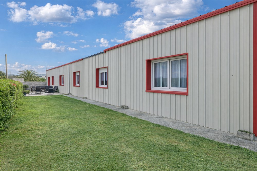 – HANGAR AMENAGE – STOCKAGE DE 500 M² +HABITATION (SOUS CONDITION)– STRUCTURE METALLIQUE DE QUALITE - TERRAIN 3 500 M² - PROCHE MER – photo 4