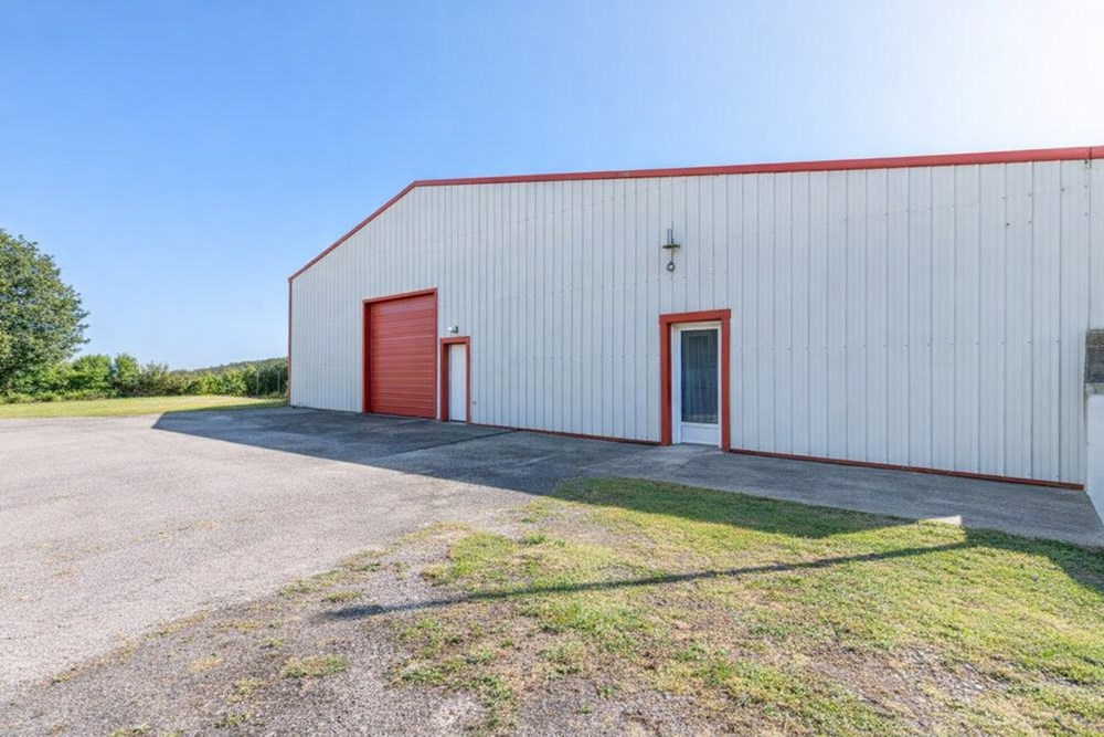 – HANGAR AMENAGE – STOCKAGE DE 500 M² +HABITATION (SOUS CONDITION)– STRUCTURE METALLIQUE DE QUALITE - TERRAIN 3 500 M² - PROCHE MER – photo 2