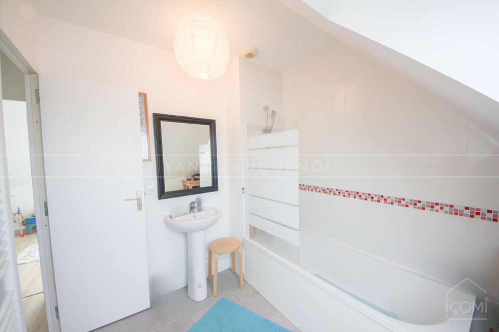 MAISON 2016 DE 90M² - 4 CHAMBRES - GARAGE 36M² - JARDIN 450M² - PEICE DE VIE 39M² - SUITE PARENTALE photo 2
