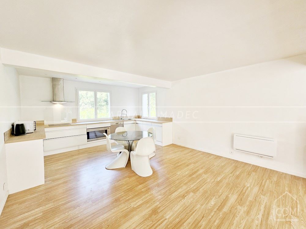 MAISON T6 - 5 CHAMBRES - SURFACE UTILE DE 200 M² - CALME - SOUS-SOL TOTAL - GARAGE - PROCHE COMMODITES - RARE photo 5