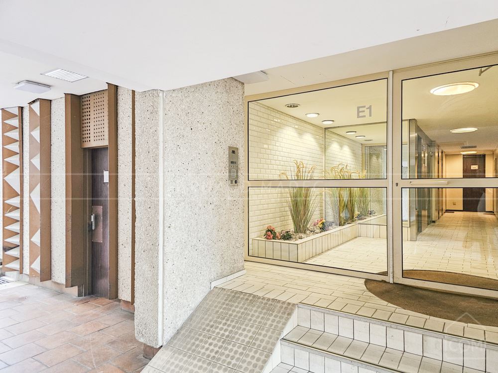 PARKING 1ER SOUS SOL - RESIDENCE SECURISEE - PORTE AUTOMATIQUE - GARDIEN photo 5