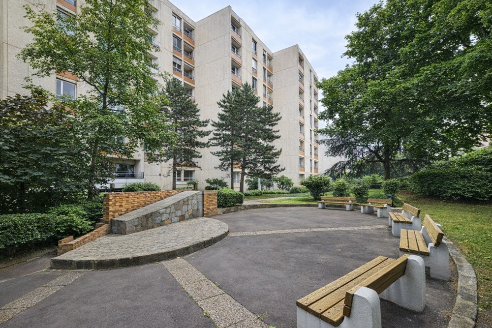 PARKING 1ER SOUS SOL - RESIDENCE SECURISEE - PORTE AUTOMATIQUE - GARDIEN photo 3