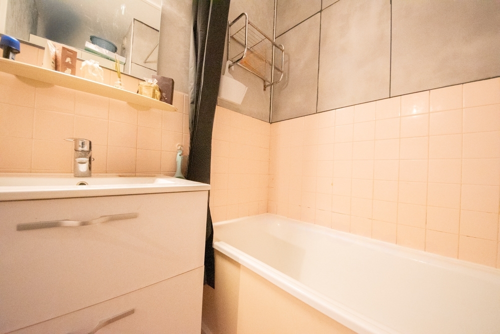 APPARTEMENT - T2 - PREMIER ETAGE - BALCON - DALLE BETON - QUARTIER CALME - PLACE DE PARKING PRIVE - EXPOSITION SUD photo 2