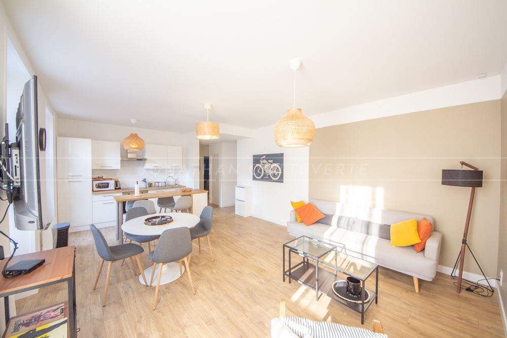 RUE VICTOR HUGO - APPARTEMENT - 2 CHAMBRES - AUCUNS TRAVAUX - IDEALEMENT SITUE - DPE C - BELLES PRESTATIONS - COUP DE COEUR.