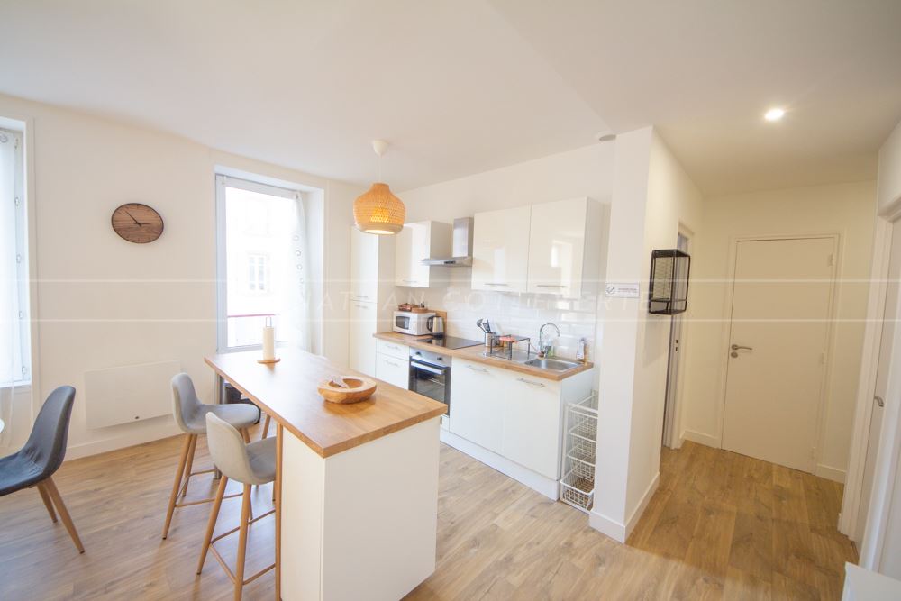 RUE VICTOR HUGO - APPARTEMENT - 2 CHAMBRES - AUCUNS TRAVAUX - IDEALEMENT SITUE - DPE C - BELLES PRESTATIONS - COUP DE COEUR. photo 4