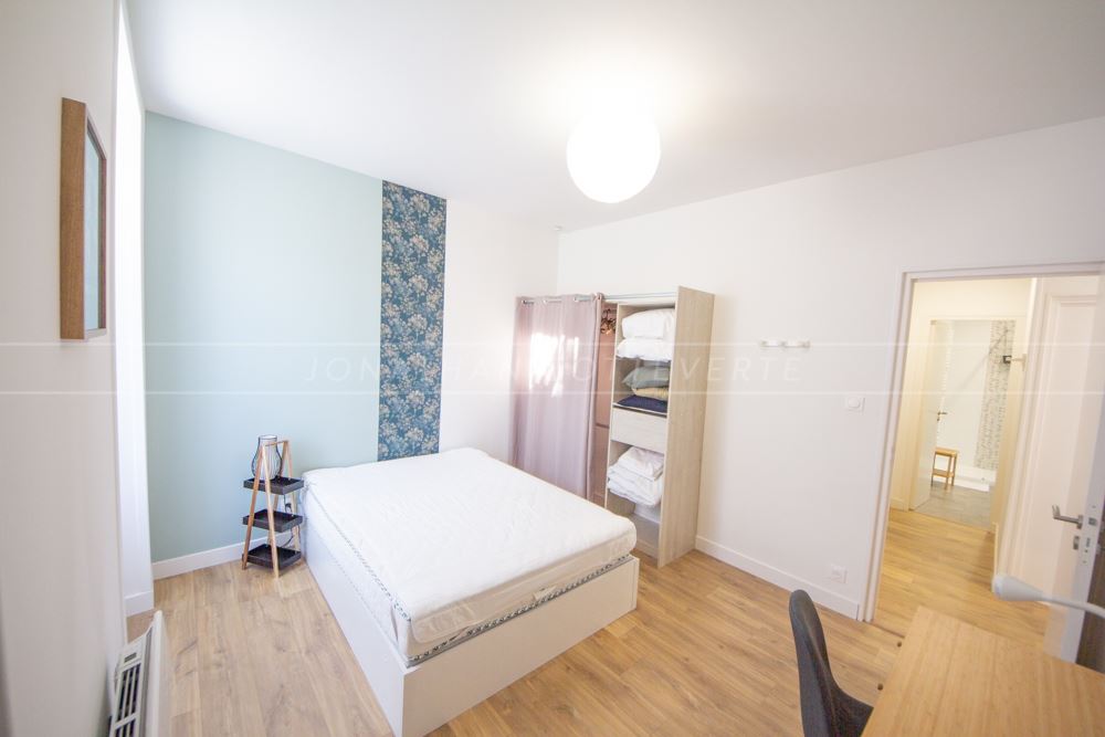 RUE VICTOR HUGO - APPARTEMENT - 2 CHAMBRES - AUCUNS TRAVAUX - IDEALEMENT SITUE - DPE C - BELLES PRESTATIONS - COUP DE COEUR. photo 5