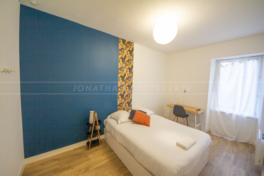 RUE VICTOR HUGO - APPARTEMENT - 2 CHAMBRES - AUCUNS TRAVAUX - IDEALEMENT SITUE - DPE C - BELLES PRESTATIONS - COUP DE COEUR. photo 4