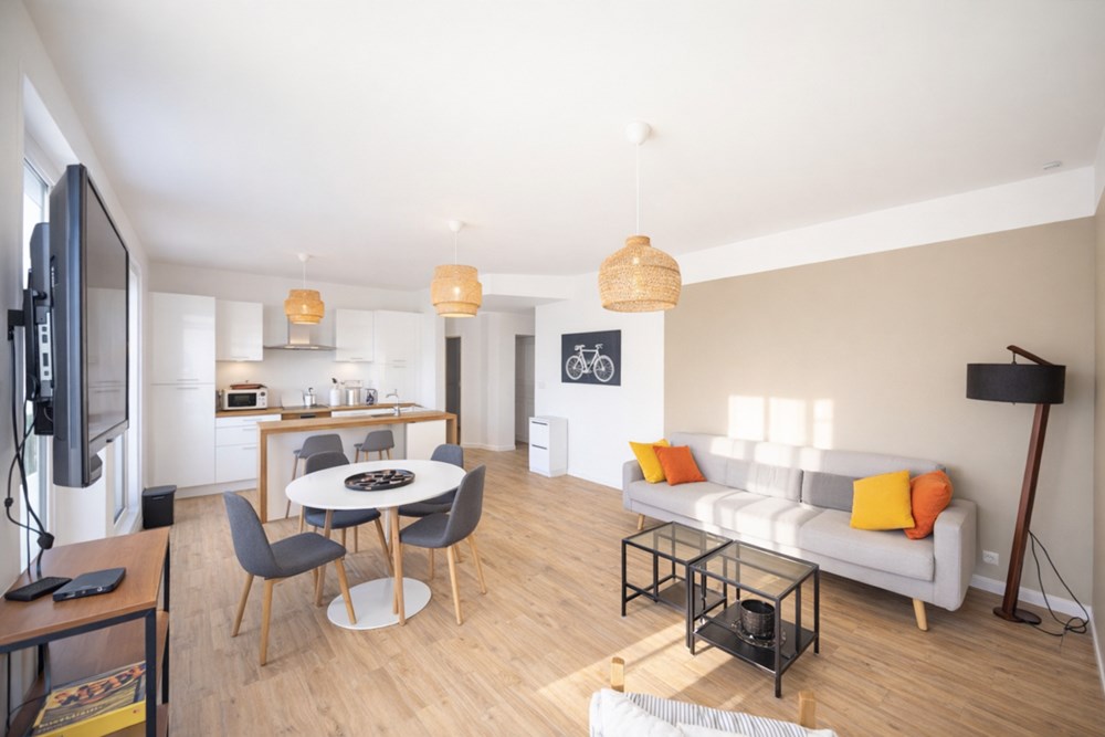 RUE VICTOR HUGO - APPARTEMENT - 2 CHAMBRES - AUCUNS TRAVAUX - IDEALEMENT SITUE - DPE C - BELLES PRESTATIONS - COUP DE COEUR.