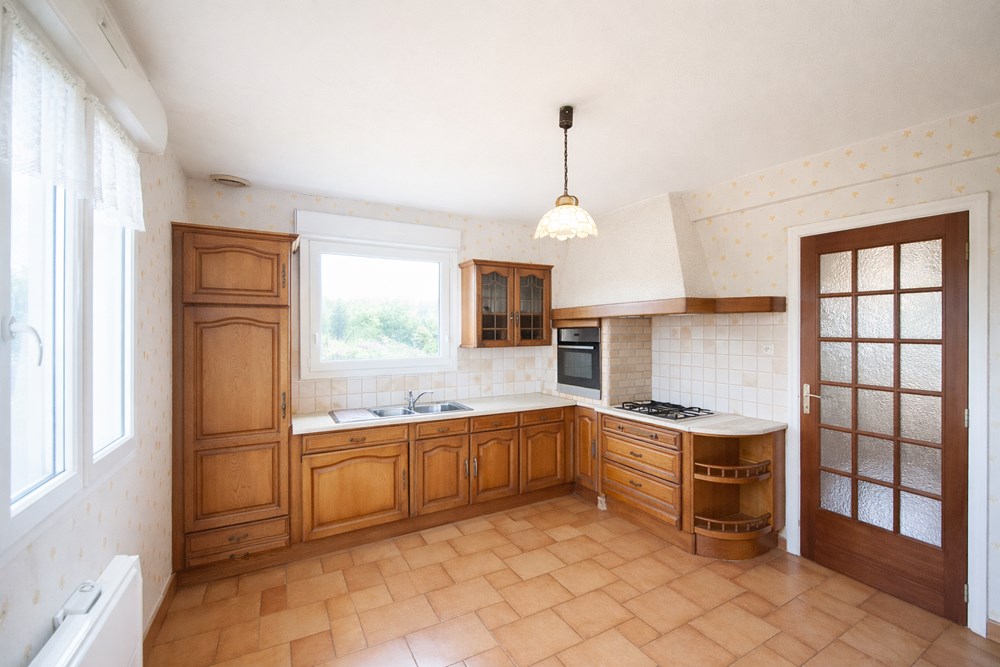 MAISON DE 124M² - 4 CHAMBRES DONT 1 EN RDC - BEAUX VOLUMES - GRAND SOUS SOL DE 82M² AVEC PORTE MOTORISEE - GRAND TERRAIN photo 3