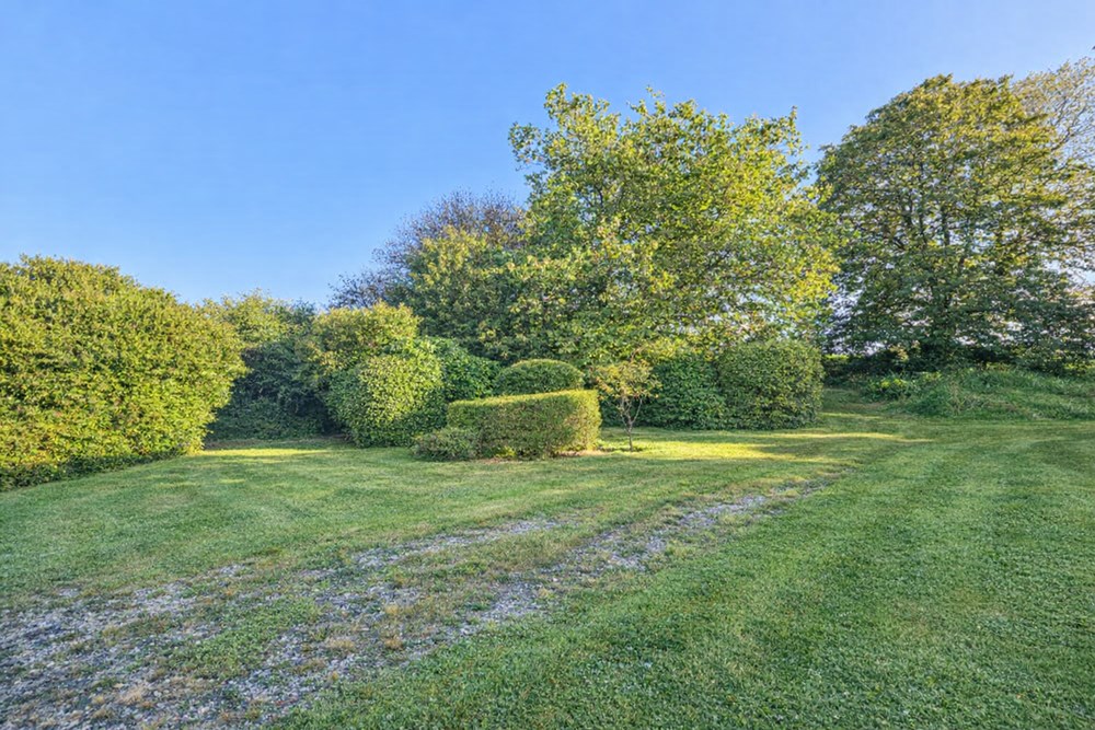 PROPRIETE T7 AVEC DEPENDANCES - TERRAIN DE +2500M² - PIECE DE VIE 80 M² - 4 CHAMBRES - IDEAL FAMILLE - COUP DE COEUR ASSURE - RARE ! photo 4