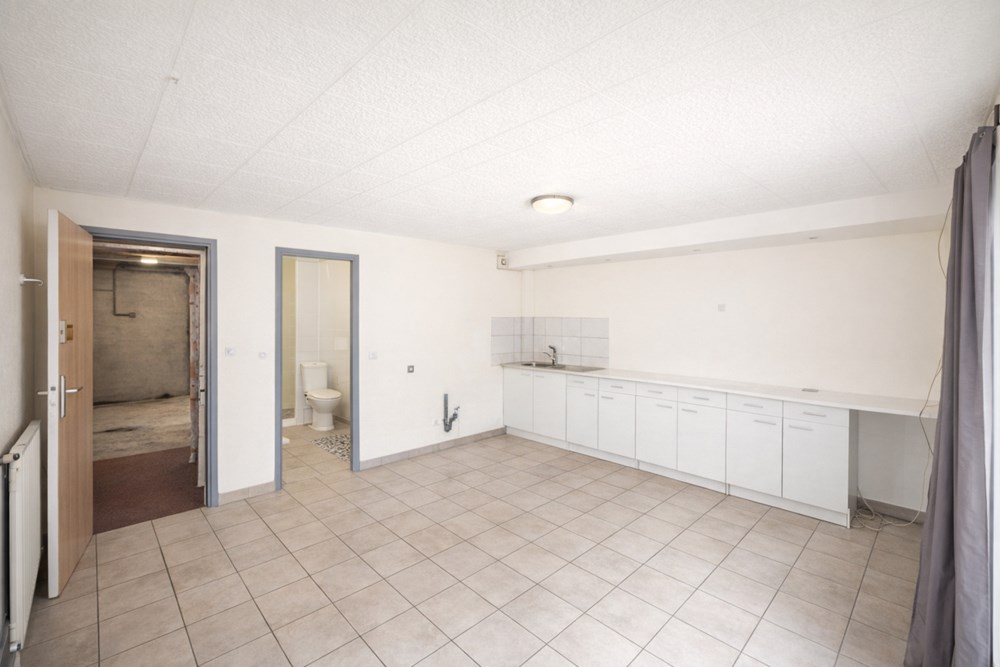 MAISON 183M² - 5 CHAMBRES - GRANDE PIECE DE VIE - TRAVAUX A PREVOIR - STUDIO DE 35M² - RARE - DPE C photo 4
