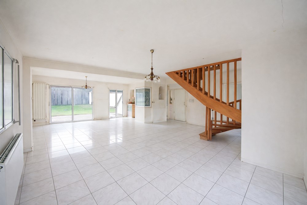 MAISON 183M² - 5 CHAMBRES - GRANDE PIECE DE VIE - TRAVAUX A PREVOIR - STUDIO DE 35M² - RARE - DPE C photo 2