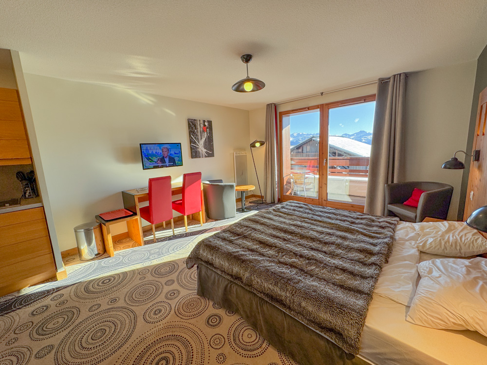 APPARTEMENT T1 30M² DANS UNE RESIDENCE MODERNE AVEC BALCON LOUE AVEC BAIL COMMERCIAL photo 3