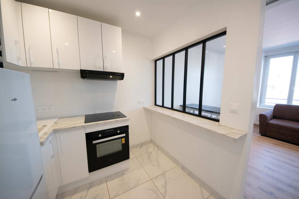 APPARTEMENT T2 - SAINT MARC - LE GUELMEUR - ENTIEREMENT RENOVE - AU CALME - BEAUX VOLUMES - EXCELLENT DPE C - IDEAL INVESTISSEUR OU 1ERE ACQUISITION photo 2