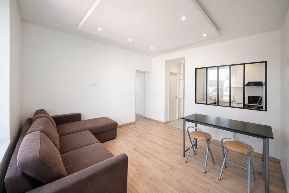 APPARTEMENT T2 - SAINT MARC - LE GUELMEUR - ENTIEREMENT RENOVE - AU CALME - BEAUX VOLUMES - EXCELLENT DPE C - IDEAL INVESTISSEUR OU 1ERE ACQUISITION photo 3