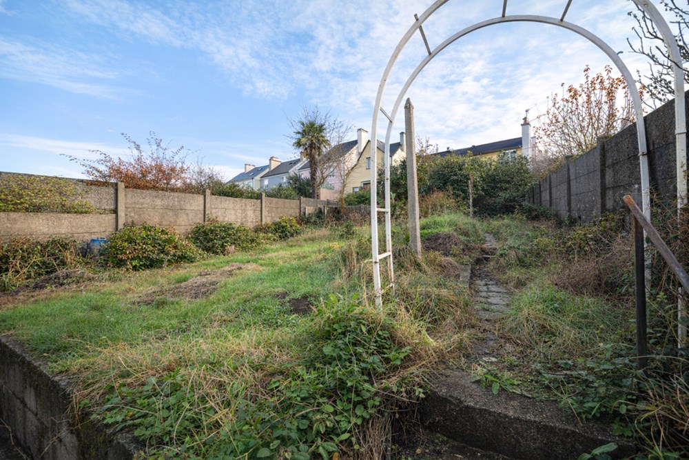 MAISON - SOUS-SOL COMPLET - JARDIN - COMBLES AMENAGEABLES - PROCHE COMMODITES - FORT POTENTIEL photo 5