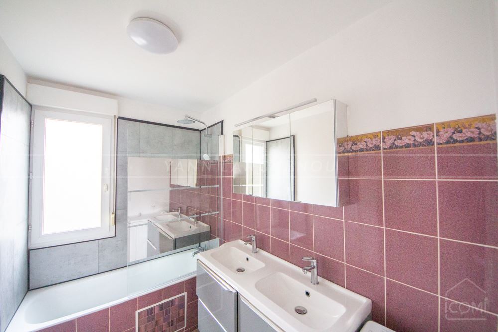 APPARTEMENT 65M² - DEUX CHAMBRES - PLACE DE PARKING - CENTRE VILLE - ASCENSEUR - DALLE BETON - AUCUNS TRAVAUX - RARE photo 3