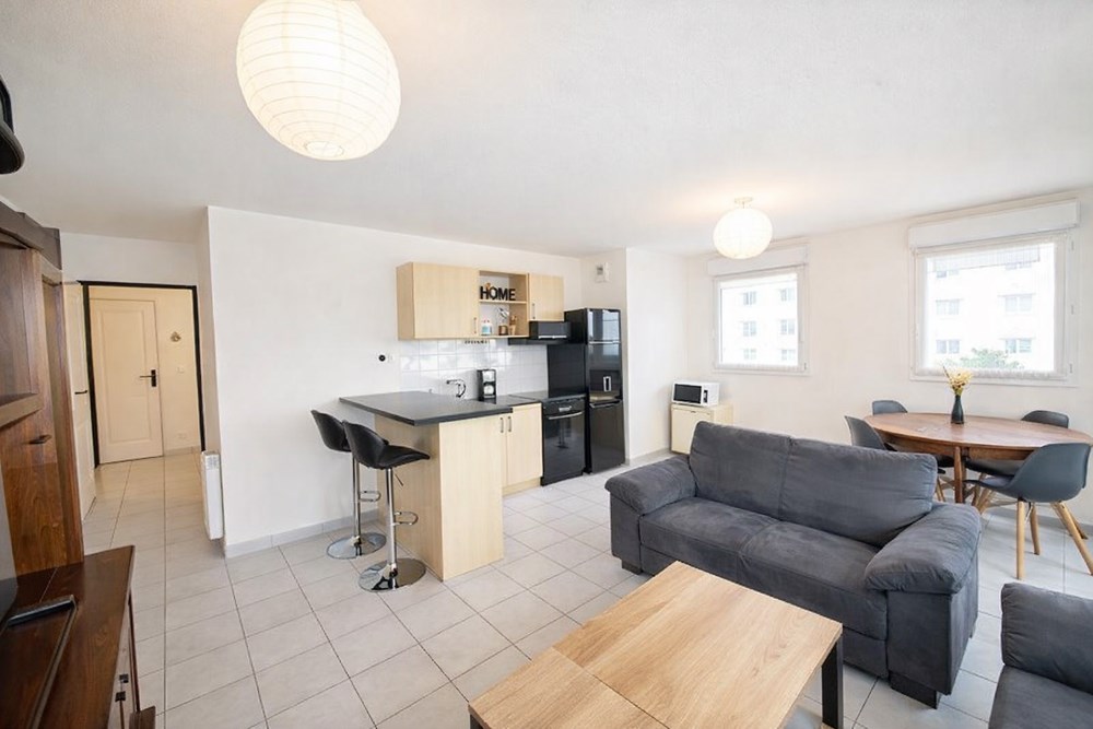 APPARTEMENT 62M²- DEUX CHAMBRES - 2 PLACES DE PARKING - BALCON 17M² - ASCENSEUR - CONSTRUCTION 2011 - DPE C - DALLE BETON photo 2
