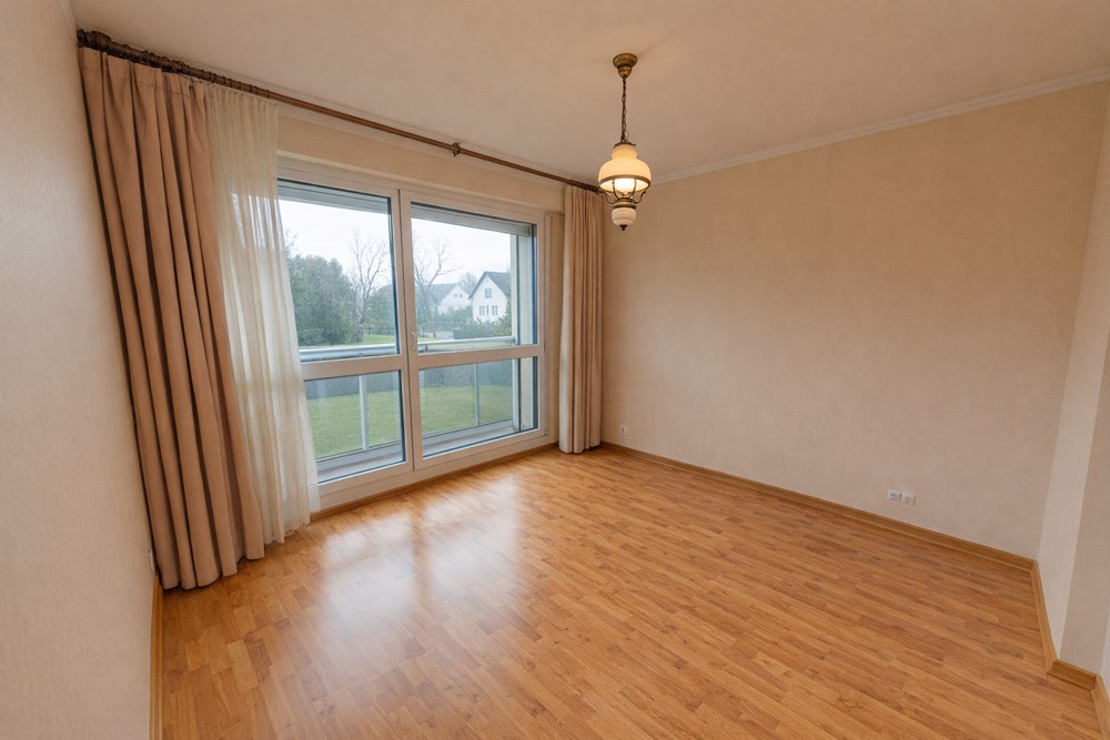 APPARTEMENT T6 - 4 CHAMBRES POSSIBLE 5 - DALLE BETON - 2 BALCONS - BEAU POTENTIEL photo 5