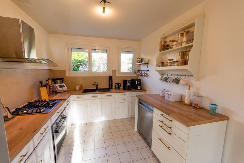 MAISON DE VILLE T5 85M² - 3 CHAMBRES - GARAGE 40M² - BELLES PRESTATIONS - TERRAIN CLOS 365M² photo 2