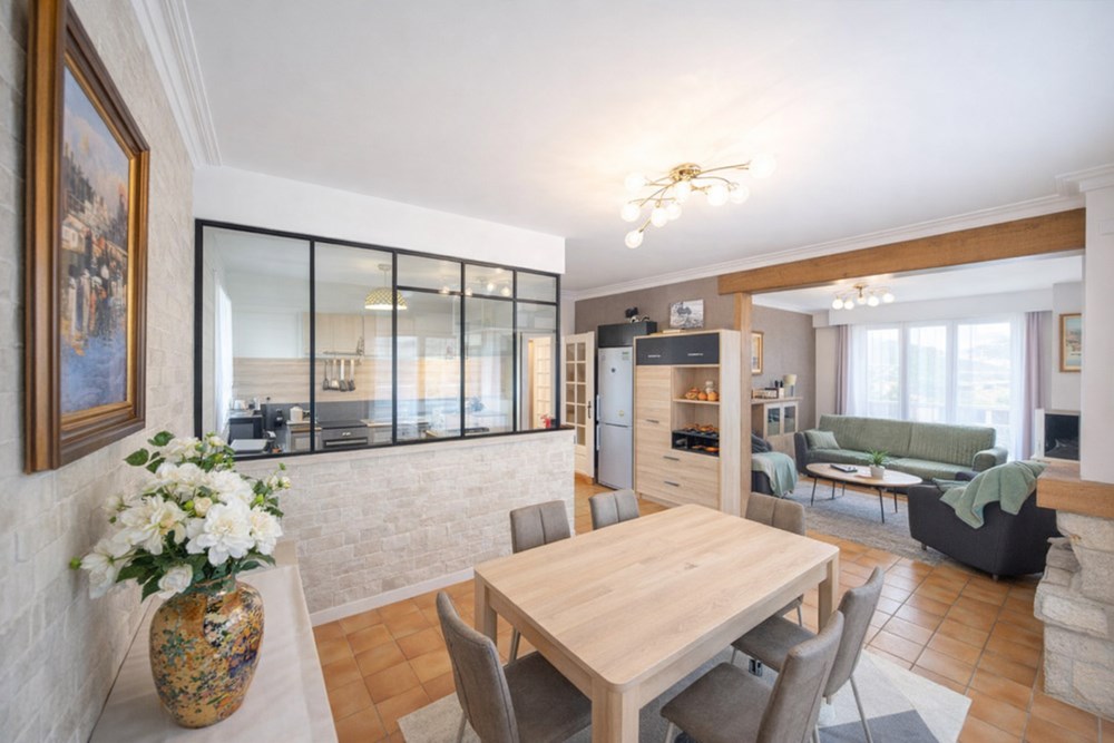 MAISON 7 PIECES DE 150 M² - 5 CHAMBRES - SOUS SOL DE 90 M2 - IDEAL FAMILLE - CENTRE BOURG - CALME - TERRAIN 600 M² - EXCELLENT DPE - RARE photo 2