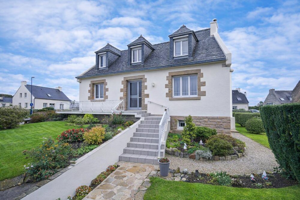 MAISON 7 PIECES DE 150 M² - 5 CHAMBRES - SOUS SOL DE 90 M2 - IDEAL FAMILLE - CENTRE BOURG - CALME - TERRAIN 600 M² - EXCELLENT DPE - RARE