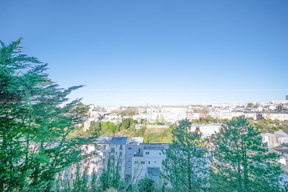 APPARTEMENT - T4 - 3 CHAMBRES - DALLE BETON - BEAUX VOLUMES - BALCON - EXPOSITION SUD OUEST - ASCENSEUR - PLACE DE PARKING - VUE DEGAGEE - DPE C.