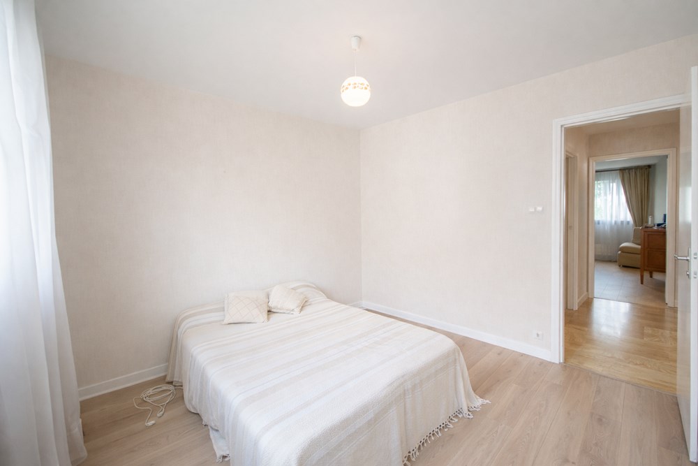 APPARTEMENT - T4 - 3 CHAMBRES - DALLE BETON - BEAUX VOLUMES - BALCON - EXPOSITION SUD OUEST - ASCENSEUR - PLACE DE PARKING - VUE DEGAGEE - DPE C. photo 5